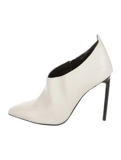 Pre-owned Tom Ford Leather Pumps In Neutral