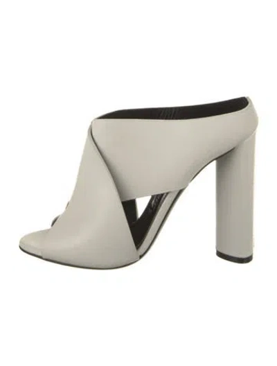 Pre-owned Tom Ford Leather Slides In White