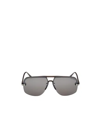 Tom Ford Logo Sunglasses In Gray
