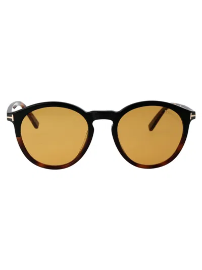 Tom Ford Round Sunglasses Ft1021 56 E In Black