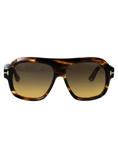 Tom Ford Squared Sunglasses Ft1324 55 B In Brown