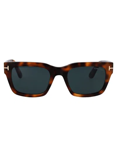 Tom Ford Squared Sunglasses Ft1333 53 V In Brown