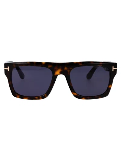 Tom Ford Squared Sunglasses Ft1337 52 V In Brown