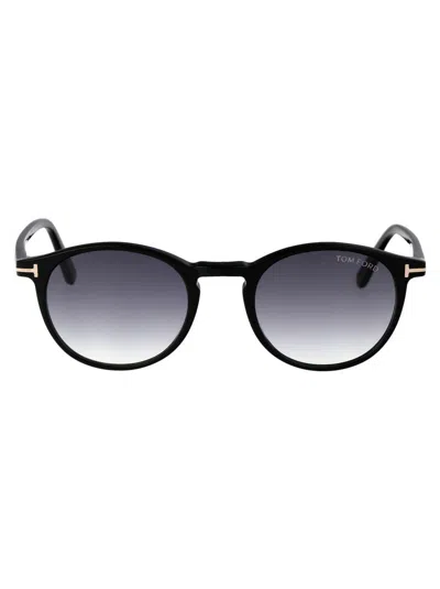 Tom Ford Sunglasses In 01b Nero Lucido / Fumo Grad