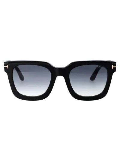 Tom Ford Sunglasses In 01b Nero Lucido / Fumo Grad