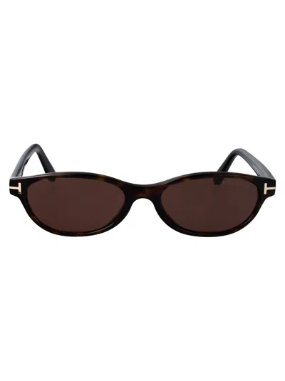 Tom Ford Chloe-02 Ft1310 52e In Brown