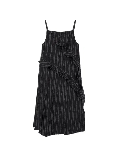 Tomboy Ruffled Wave-stitch Maxi Dress In Black