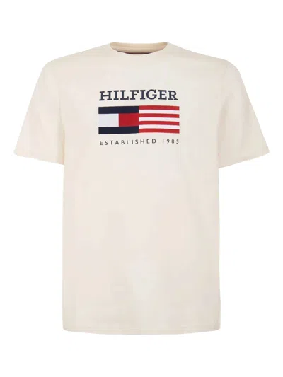 TOMMY HILFIGER AMERICANA MONOTYPE FLAG BOX TEE
