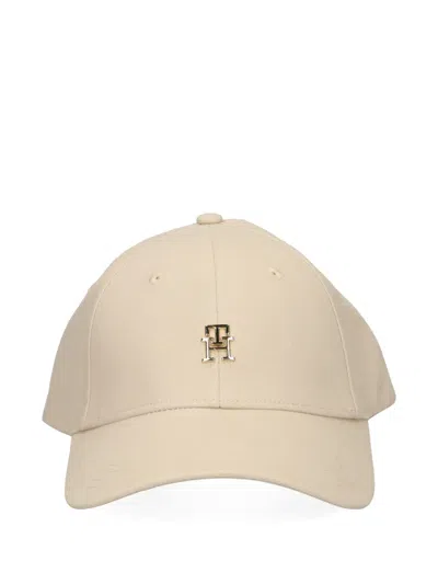 Tommy Hilfiger Chic Th Logo-plaque Cap In Neutral