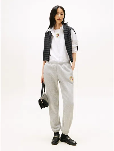 Tommy Hilfiger Crest Logo Fleece Sweatpant In Gray