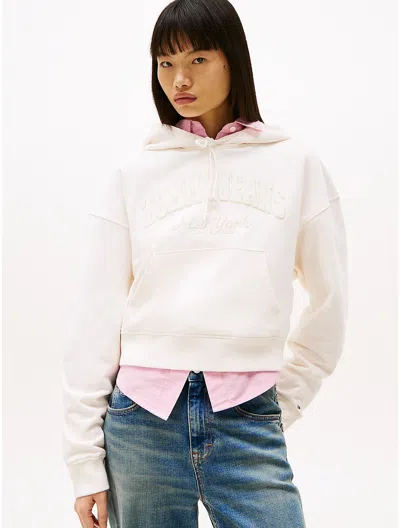 Tommy Hilfiger Embroidered Flocked Logo Cropped Hoodie In Ancient White