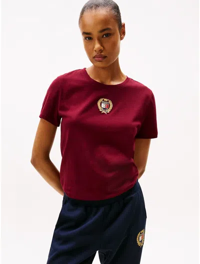 Tommy Hilfiger Embroidered Laurel Leaf Logo T In Burgundy