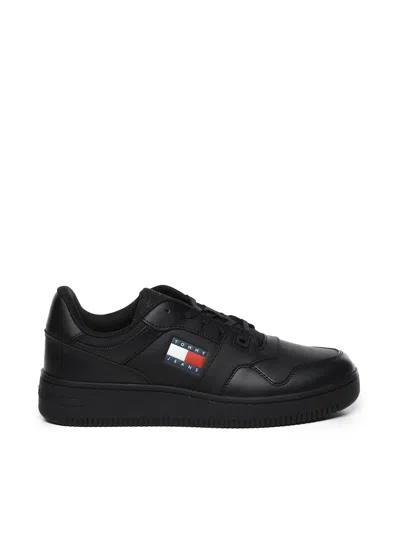 Tommy Hilfiger Logo-patch Low-top Sneakers In Black