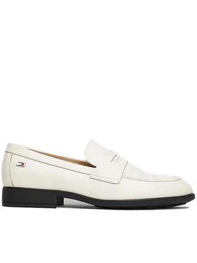 Tommy Hilfiger Flag Leather Classic Loafer Shoes In Beige