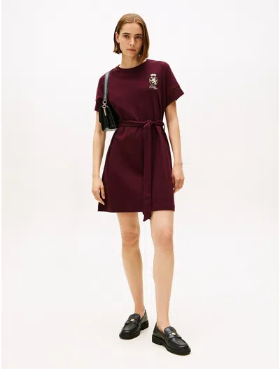 Tommy Hilfiger Gold Crest Logo Belted T In Burgundy