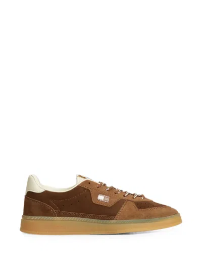 Tommy Hilfiger Greenwich Logo-patch Panelled Sneakers In Brown