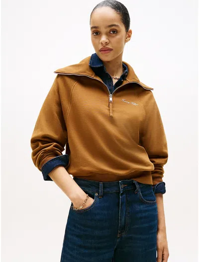 Tommy Hilfiger Interlock Fleece Quarter In Brown