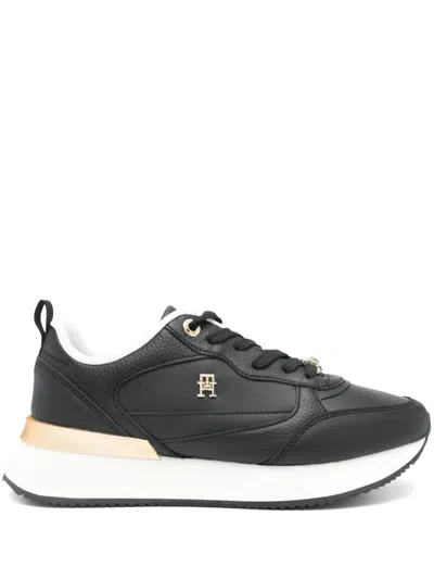 TOMMY HILFIGER LOGO-APPLIQUÉ SNEAKERS
