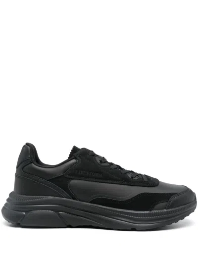 Tommy Hilfiger Logo-debossed Sneakers In 黑色