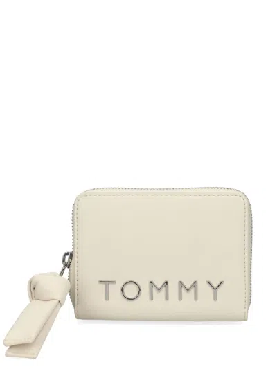 Tommy Hilfiger Logo-lettering Zipped Wallet In Neutrals