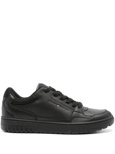 Tommy Hilfiger Logo-patch Low-top Sneakers In Black