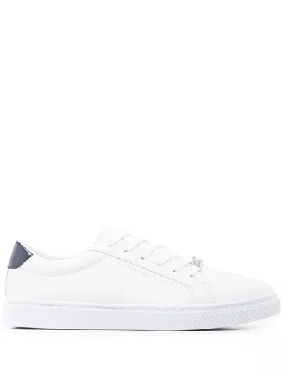 Tommy Hilfiger Logo-plaque Detail Sneakers In Weiss