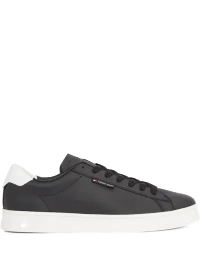 Tommy Hilfiger Logo Sneakers In Black