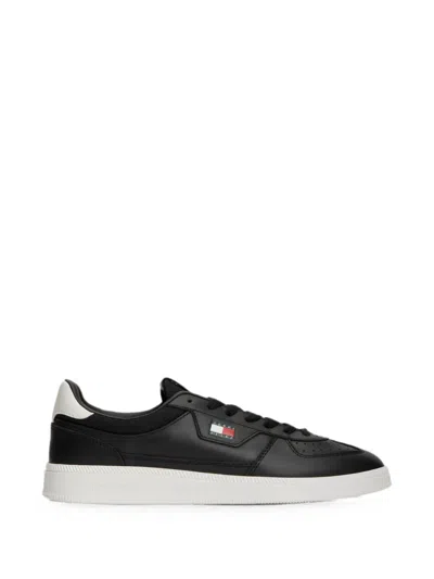 Tommy Hilfiger Logo-patch Sneakers In Black