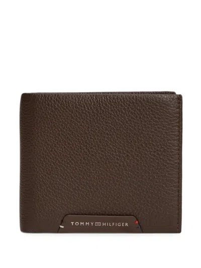 Tommy Hilfiger Logo-plaque Bifold Wallet In Brown