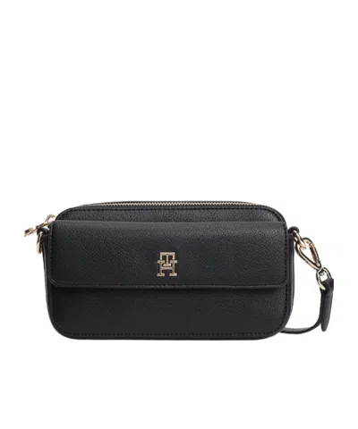 Tommy Hilfiger Logo-plaque Shoulder Bag In Black