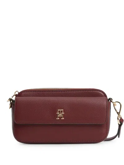 Tommy Hilfiger Logo-plaque Shoulder Bag In Burgundy