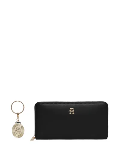 Tommy Hilfiger Monogram-plaque Keyrin And Wallet Set In Black