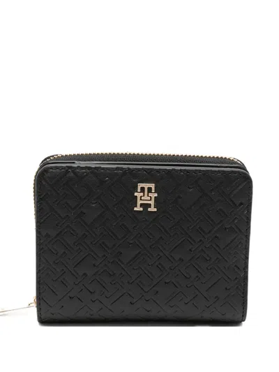 Tommy Hilfiger Patterned Zip Wallet In Brown