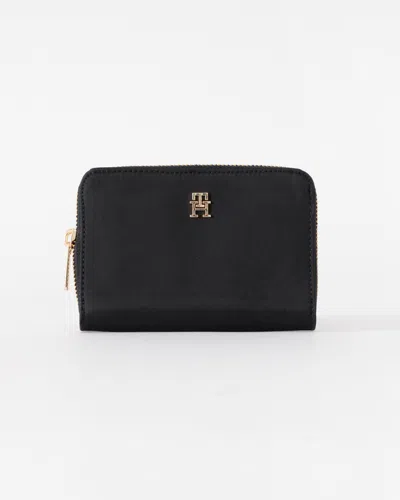 Tommy Hilfiger Popette Medium Nylon Womens Zip Bag In Black