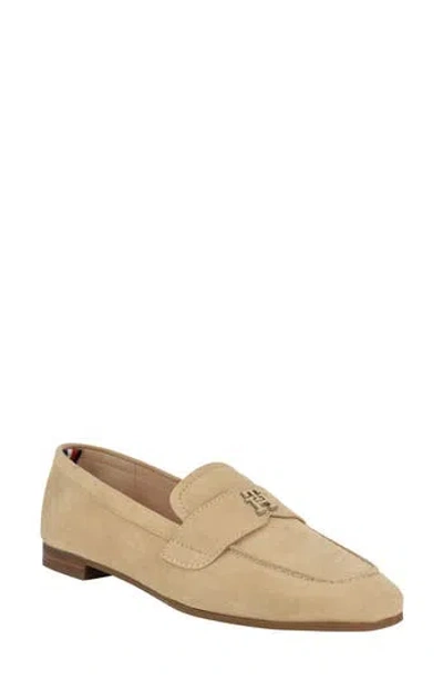 Tommy Hilfiger Razzi Loafer In Light Natural Suede