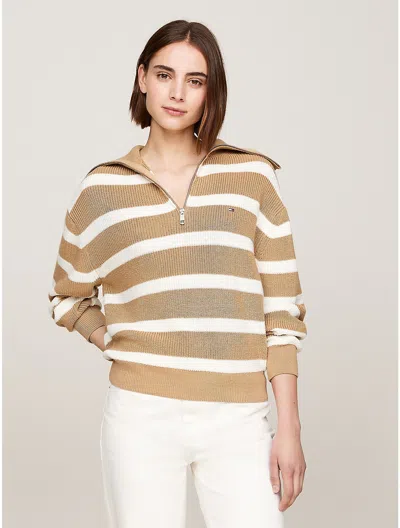 Tommy Hilfiger Relaxed Fit Half In Classic Khaki/ivory 