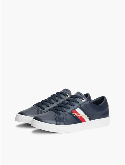TOMMY HILFIGER SCRIPT LOGO STRIPE SNEAKER