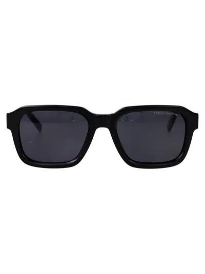 Tommy Hilfiger Squared Sunglasses Th 2310/s 807 In Black