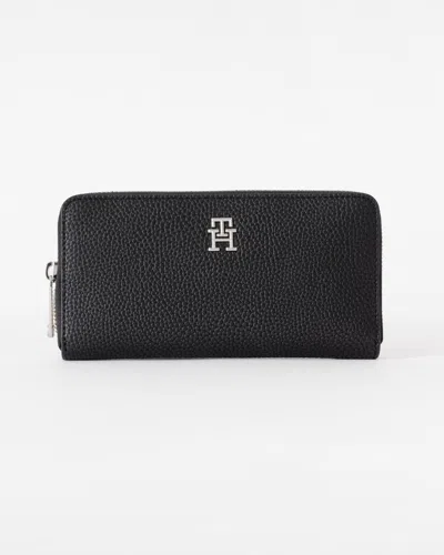 Tommy Hilfiger Th Emblem Womesn Large Zip Bag In Black