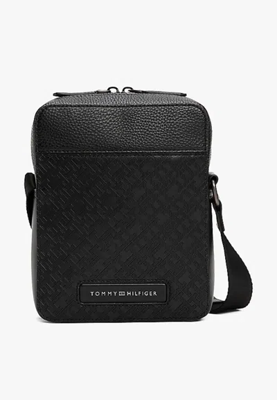 Tommy Hilfiger Th Monogram Mini Reporter In Black