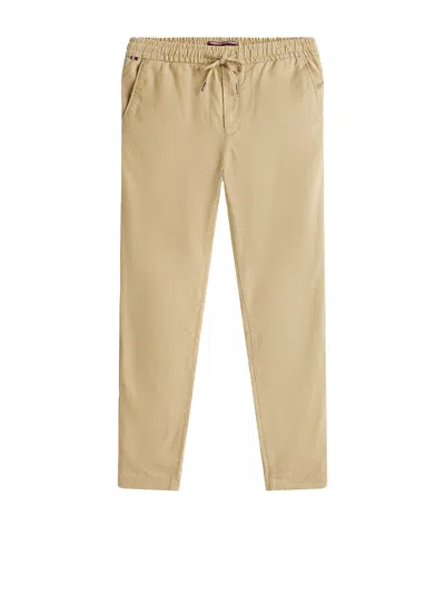 TOMMY HILFIGER TOMMY HILFIGER TOMMY HILFIGER HARLEM RELAXED FIT TAPERED PANTS IN LINEN BLEND