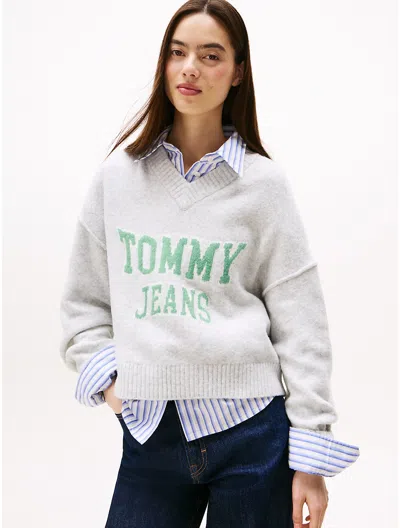 Tommy Hilfiger Tommy Jeans Intarsia Logo Sweater In Gray