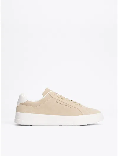 Tommy Hilfiger Tommy Logo Suede Court Sneaker In Sandalwood