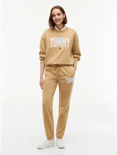 Tommy Hilfiger Varsity Tommy Logo Sweatpant In Classic Khaki