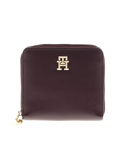 Pre-owned Tommy Hilfiger Wallet In Burgundy