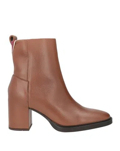 Tommy Hilfiger Woman Ankle Boots Light Brown Size 7.5 Leather