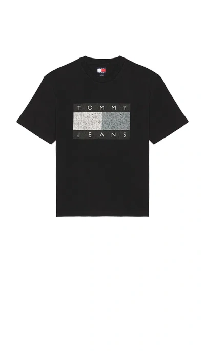 Tommy Jeans 90s Distressed Flag Tee In Black