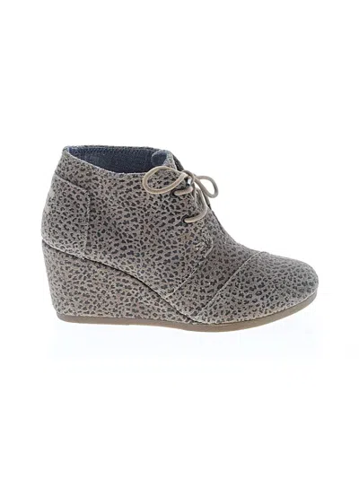 Pre-owned Toms Ankle Boots In Brown