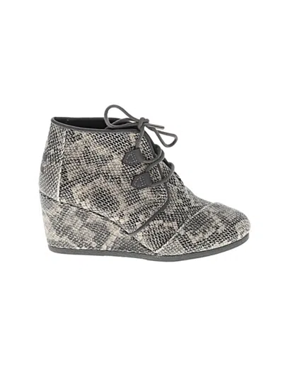 Pre-owned Toms Ankle Boots In Gray