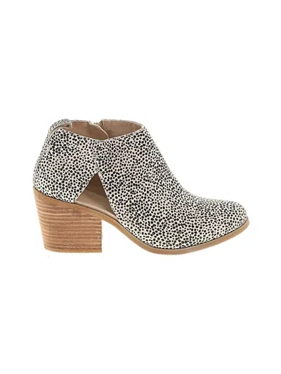 Pre-owned Toms Ankle Boots In Ivory